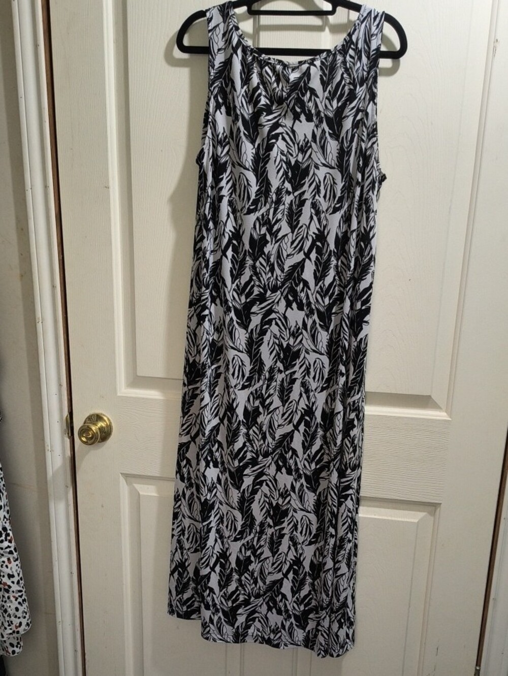 George Black & White Leaf-Print Sleeveless Maxi Dress - Picture 3 of 3